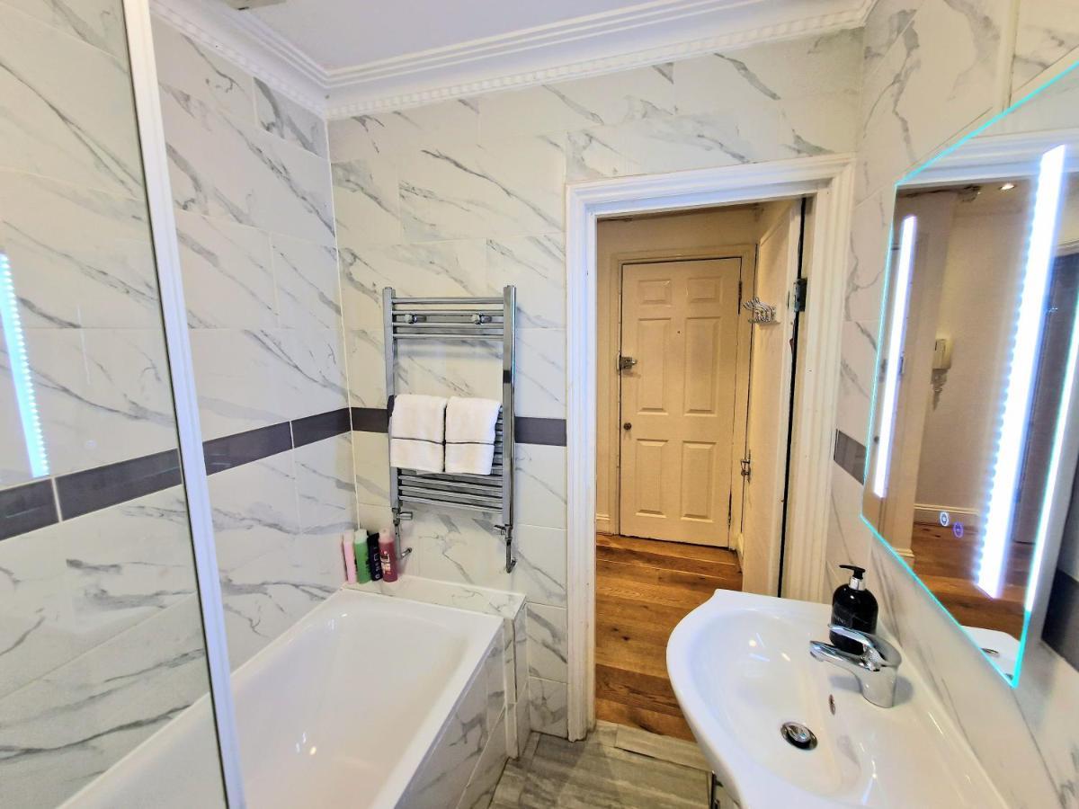 Cosy Home In Kensington - Great Location! 3 Minutes Walk To Earl'S Court Station 런던 외부 사진
